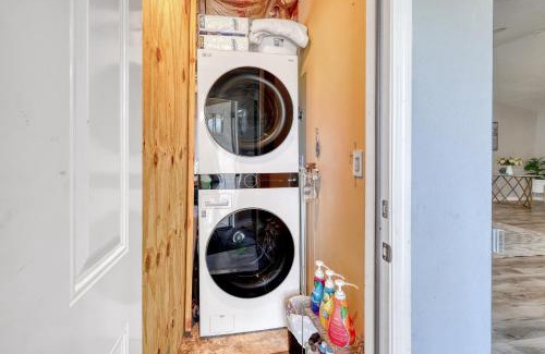 Lake Sarasota House | 10 sleeps 3bd 2bth house Hot tub free parking