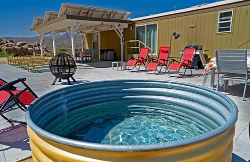 Joshua Tree House | 100 ACRES PRIVATE PARK, Boulders, Caves, Total Privacy. Unique!