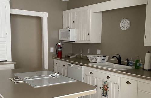 Newell House | 100 year old farmhouse in small town