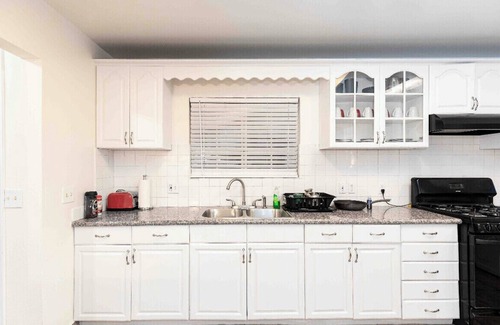 Sherwood Forest and Thistle Development House | 10001☘️☘️Spacious single house 6B4Ba near Disney and Knott's Berry Farm.