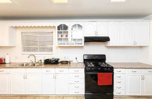 Sherwood Forest and Thistle Development House | 10001☘️☘️Spacious single house 6B4Ba near Disney and Knott's Berry Farm.