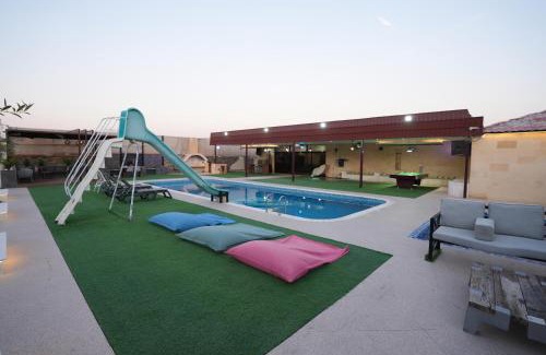 Al Dhaid Villa | 1001 nights , Wild farm Football, Jacuzzi, BBQ Sharjah