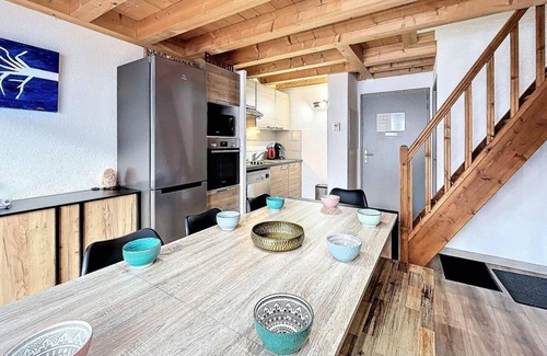 Villarembert Apartment | 100m from ski slopes, 5th floor, swimming pool, balcony, tv, ski locker, 65m², Le Corbier