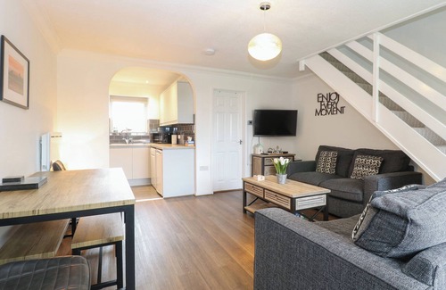 Corton Cottage | 102 WATERSIDE PARK, family friendly, with pool in Corton