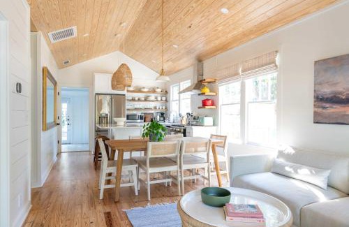 Fairhope House | 106 the Church St Collection with pool