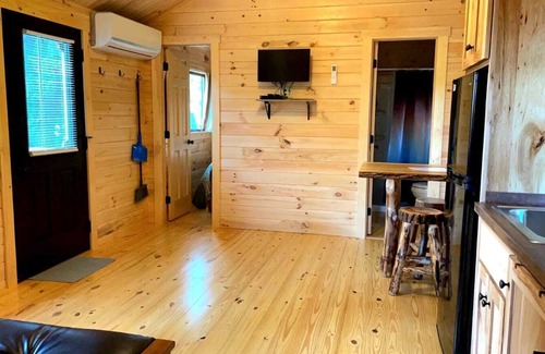 Logan Cabin | 108) Jay Log Cabin. Close to Hocking Hills State Park and more!