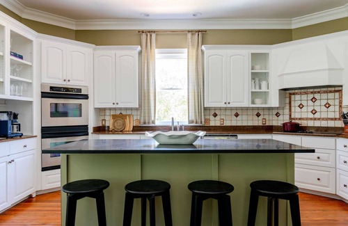 Fairhope House | 109 Top 2 Floors the Church St Collection with Pool