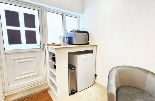 Churchill Apartment | 10min walk to Victoria Station | 20min walk to Buckingham Palace | Clean & Cosy