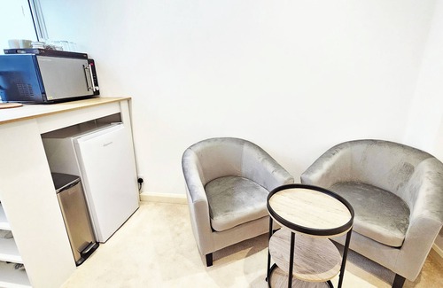 Churchill Apartment | 10min walk to Victoria Station | 20min walk to Buckingham Palace | Clean & Cosy