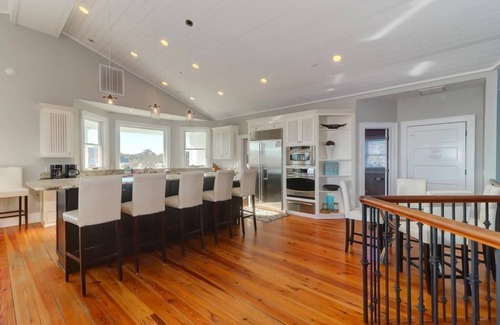 Charleston County House | 11 Bedroom, Pool, Hot Tub, Pool Table, Elevator, Putting Green - Sea Palace