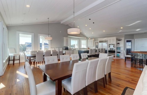 Charleston County House | 11 Bedroom, Pool, Hot Tub, Pool Table, Elevator, Putting Green - Sea Palace