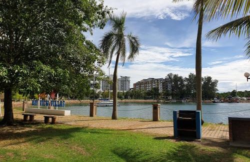 Kampung Teluk Kemang Apartment | 11 Cozyhome -Karaoke pool bbq fishing