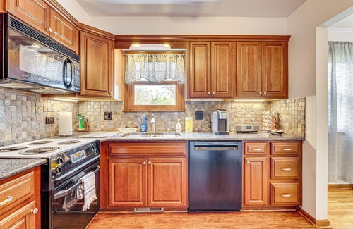 Worthington House | 11 Mi to Dtwn Columbus: Family Home w/Fire Pit!