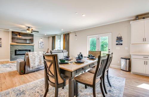 Ben Hill House | 11 Mi to Dtwn Luxe Atlanta Retreat with Deck and Yard