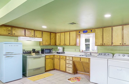 Waco Apartment | 11 Mi to Dtwn Waco: Pet-Friendly Home w/Deck