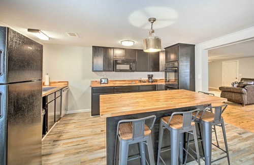 Royal House | 11 Mi to Lake Ouachita: Family Cabin w/Yard