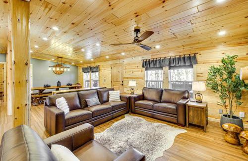 Royal House | 11 Mi to Marina on Lake Hamilton Cabin Getaway