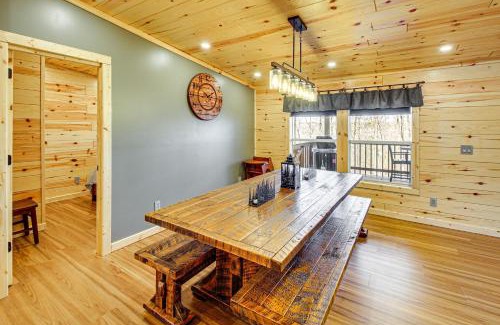 Royal House | 11 Mi to Marina on Lake Hamilton Cabin Getaway