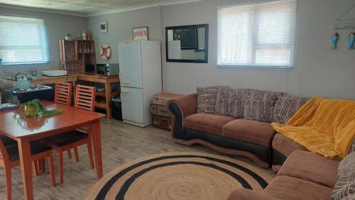 Helderberg Rural House | 11 Mountain Stream Hot Tub Self Catering