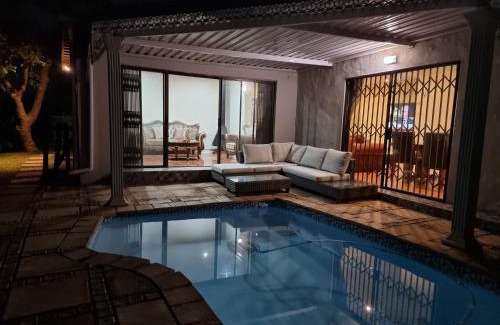 Botha's Hill Apartment | 11-on-RobRoy serenity glamping cabins overlooking the Valley of 1000 Hills