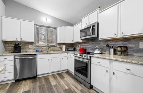 Hot Springs Village House | 11 Ona Lane - One level home with carport near shopping, restaurants, Lake