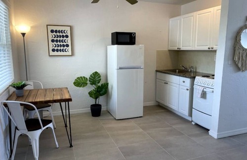 Bay Esplanade Apartment | 11 · Surf n Sand Studio Apartment by the Water 11