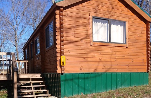 Logan Cabin | 115) Quail Log Cabin. Close to Hocking Hills State Park and more!