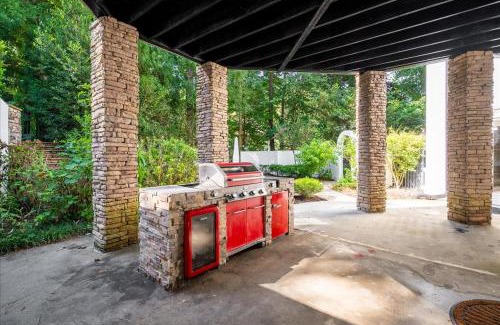 Clarkdale Villa | 11580sqft Large Home By Airport