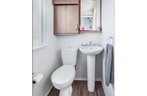 Tewitfield Cabin | 12 Borwick Lakes- Newly Refurbished