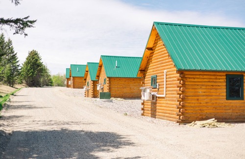 Columbia Falls Cabin | #12 -Flagpole View Cabins-King