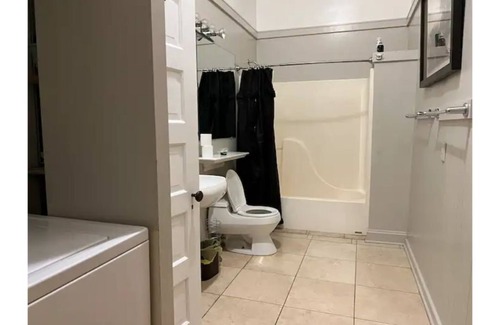 Albany House | 12 Ft Ceiling - Large Great Room - Downtown Albany