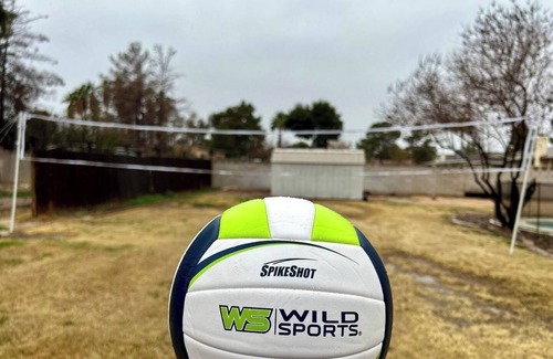 Las Vegas House | 12 guests. W/Ping pong, Air hockey, Volleyball!