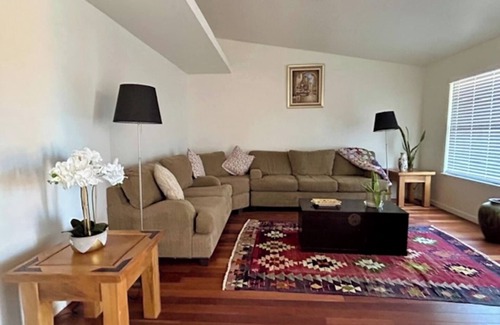 Las Vegas House | 12 guests. W/Ping pong, Air hockey, Volleyball!