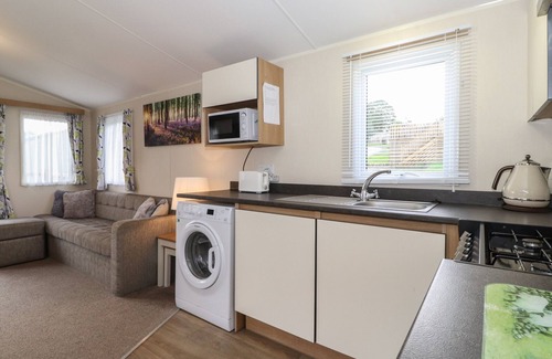 Carnforth Cottage | 12 MEADOW VIEW, pet friendly, with a garden in Kirkby Lonsdale