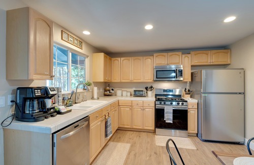 Pollock Pines Cabin | 12 Mi to Apple Hill: Family-Friendly Cabin Retreat