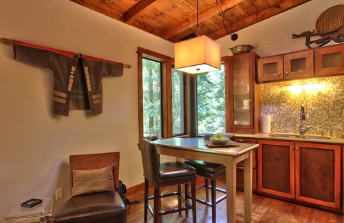 Carmel Cabin | 12 Miles South of Carmel in a Redwood Canyon! Perfect getaway in Big Sur!