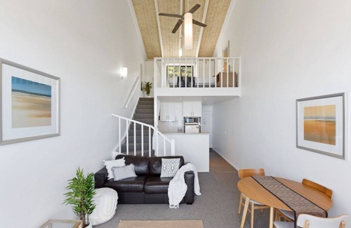 Wongarra Apartment | 12 Whitecrest Resort - Pool & Amazing Ocean Views