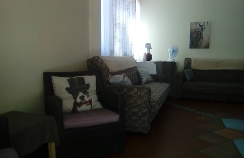 Queenswood Apartment | 1233 on WEbb Spacious Downstairs Self-catering apartment