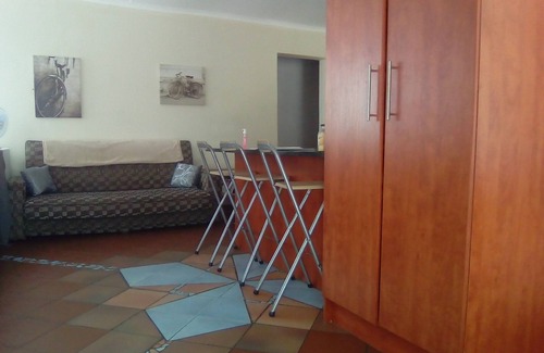 Queenswood Apartment | 1233 on WEbb Spacious Downstairs Self-catering apartment