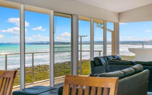 Middleton House | 124 Surfers Pde - BYO Linen Beachfront
