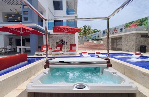 Montellano Villa | 12BR Villa: Infinity Pool, Jacuzzi, Billiard & Outdoor Bar