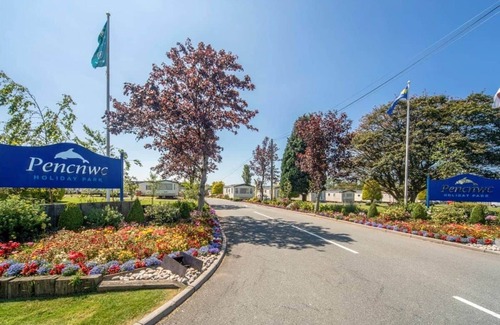 Cross Inn House | 12ft-wide caravan with one double and one twin.