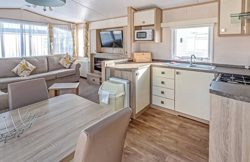 Wigton House | 12ft-wide caravan with one double and two twin.