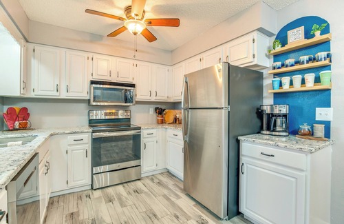 Blue Springs House | 13 Mi to Arrowhead Stadium: Blue Springs Home!