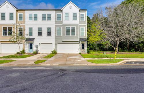 Goose Creek House | 13 Mi to Dtwn Charleston Quiet Townhome