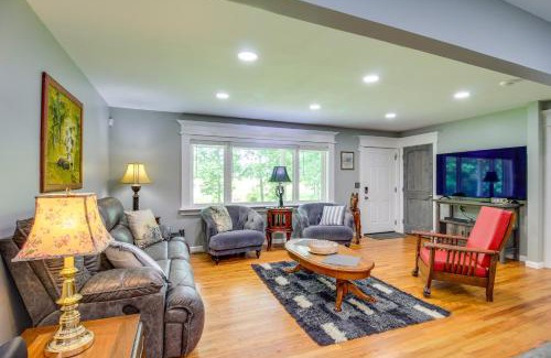 Henagar House | 13 Mi to Guntersville Lake Henagar Gem with Hot Tub