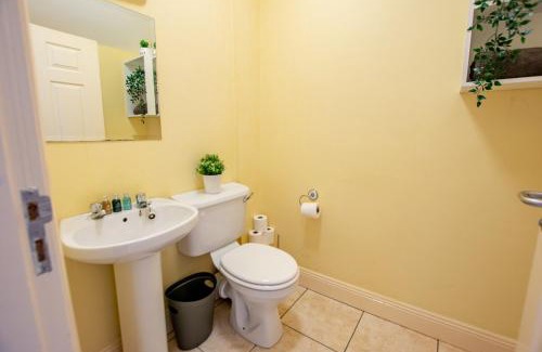Galway City Centre House | 133 - Large Duplex House by Shortstays