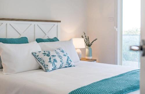 Hayborough House | 13A Elliot Ave BYO Linen - SeaViews - Walk to Beach - Bikeway - Wi-Fi