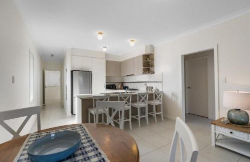 Hayborough House | 13A Elliot Ave BYO Linen - SeaViews - Walk to Beach - Bikeway - Wi-Fi