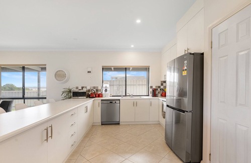 Nangkita House | 14 Excelsior Pde - Pets Negotiable - Waterviews